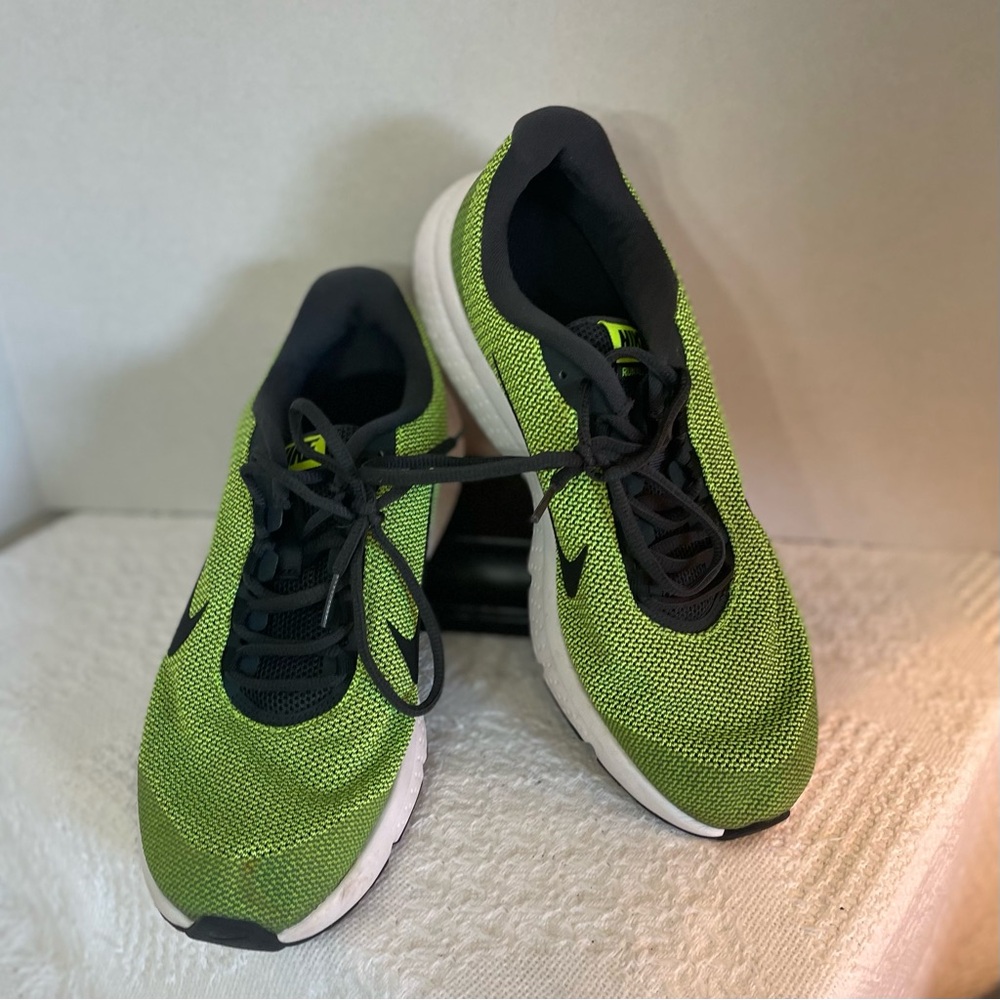 Nike Green and Black Athletic Shoes ~Women’s Size 9